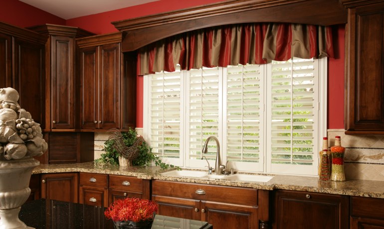 San Antonio kitchen shutter and cornice valance